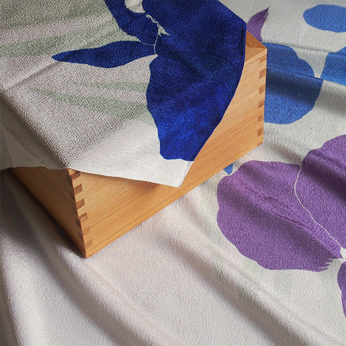 むす美　風呂敷　光悦ちりめん　友禅　かきつばた　ウスグレー