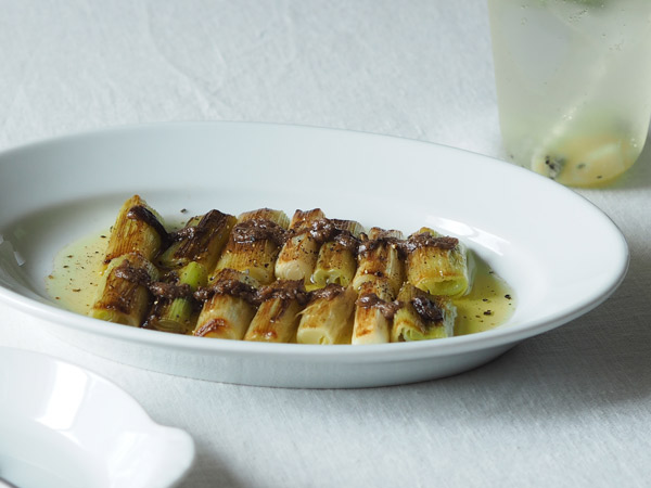 焼きねぎのアンチョビオイルがけ