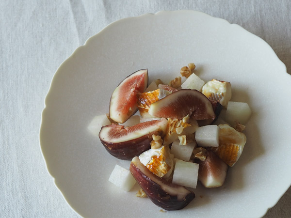いちじくとカマンベールの黒酢サラダ