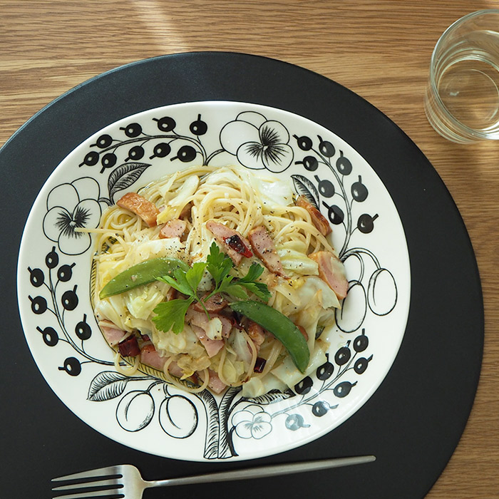 アラビア　ブラック　パラティッシ　オーバルプレート　22×25cm　/　ARABIA　Paratiisi　※