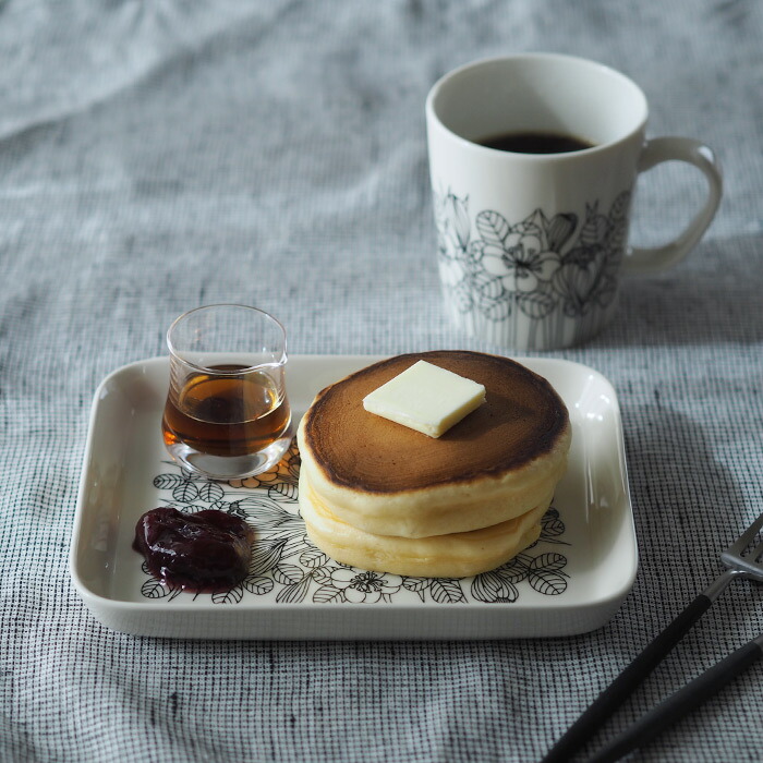 アラビア　クロッカス　プレート　15x19cm　ブラック　/　ARABIA　Krokus