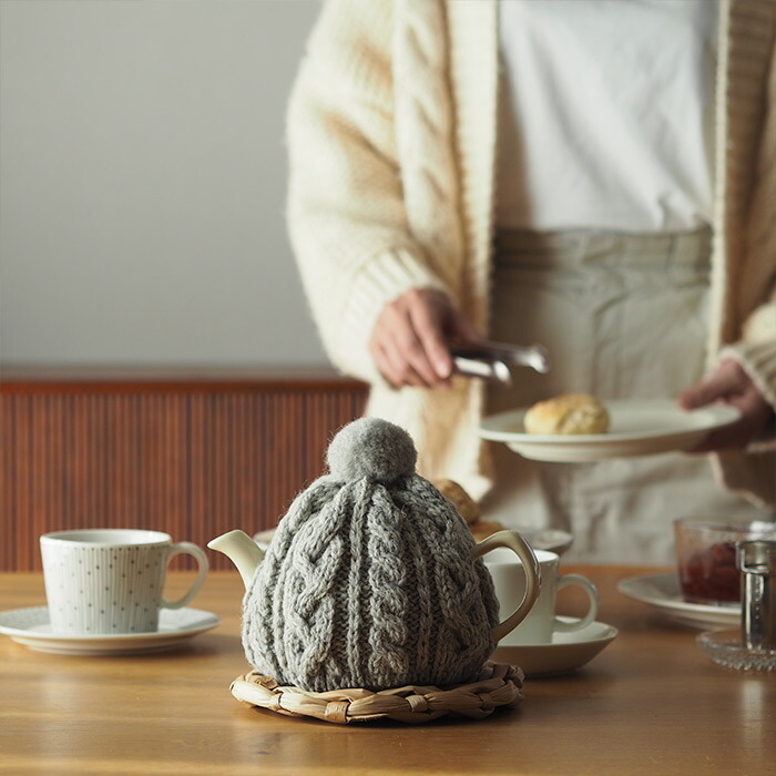 サンク　ハイランド2000　ケーブル編みティーコージー　2カップ用　ライトグレー　/　CINQ　