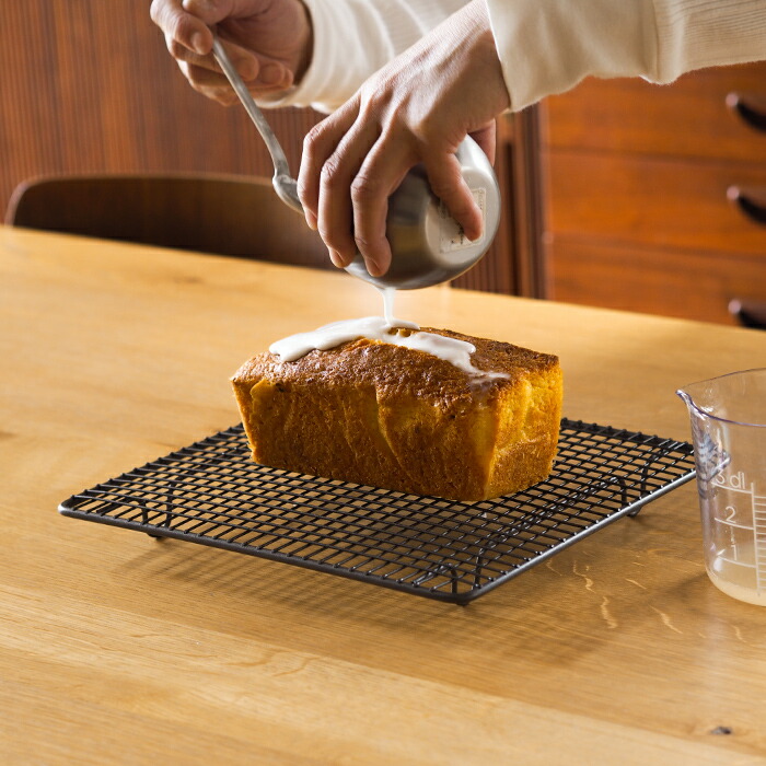 サンク　イギリスのケーキクーラー　/　CINQ