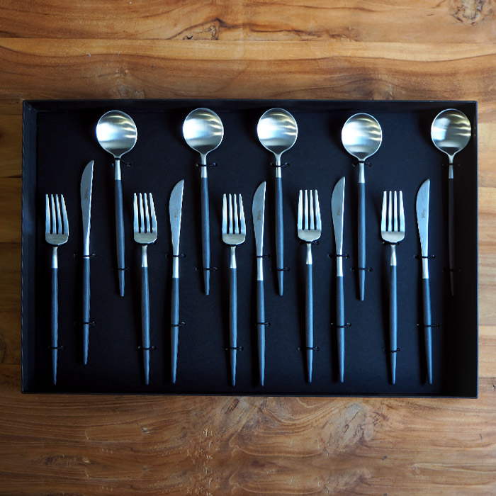 【正規品】■クチポール　ゴア・ブラック　シルバー　デザートセット　15PCS　（箱入り）　/　Cutipol　GOA