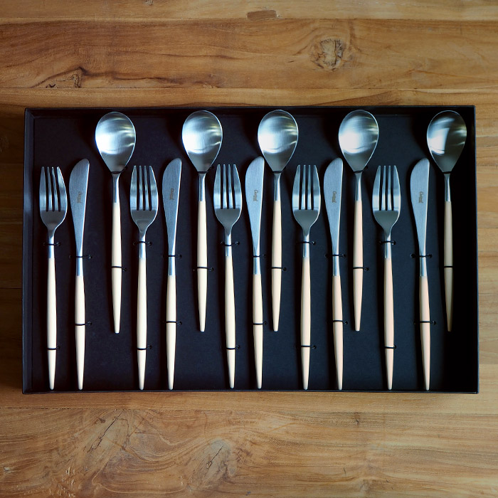 【正規品】■クチポール　ミオ・アイボリー　シルバー　ディナーセット　15PCS　（箱入り）　/　Cutipol　MIO-Ivory