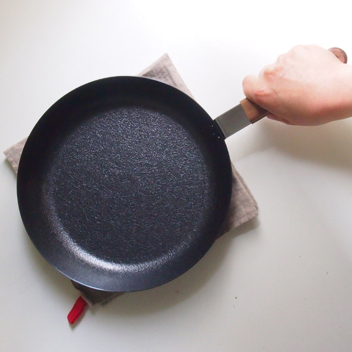 アンバイ　玉子焼　オムレツパン　240　/　ambai【スタッフが選ぶ鉄フライパンおすすめ5選！】