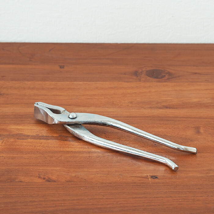 ヤットコバサミ