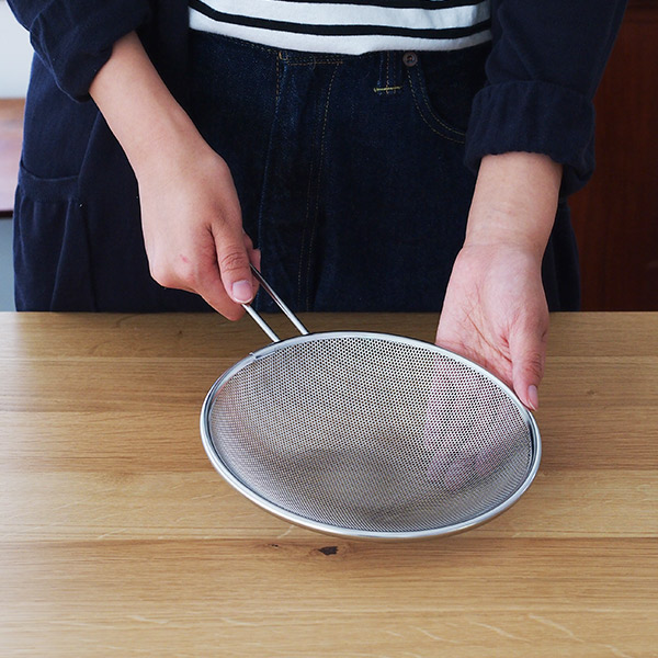 家事問屋　パンチングすくいザル