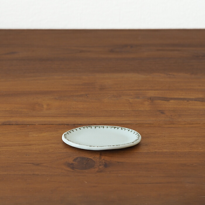 日下華子　色絵　鉄かぎじ　楕円豆皿