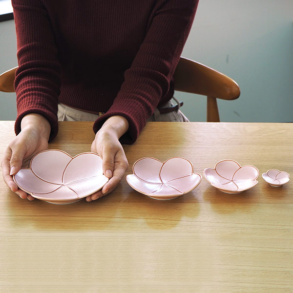 幸楽窯　錦　曙釉　銀彩　捻り梅形　小皿