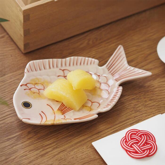 幸楽窯　錦　薄桜釉　金叩　鯛形　銘々皿