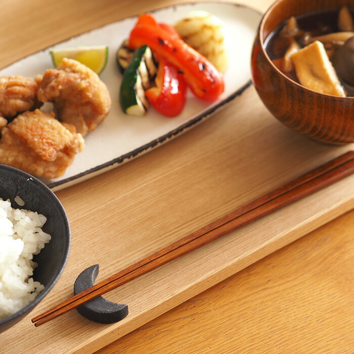 飯高幸作　箸置き　三日月型　刷毛黒 　/　 kousha ceramic works