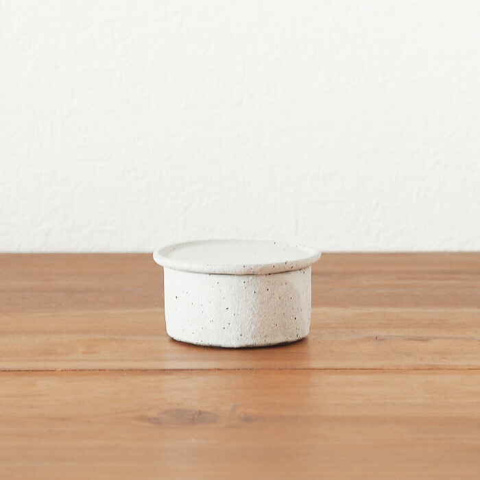 飯高幸作　蓋物　白