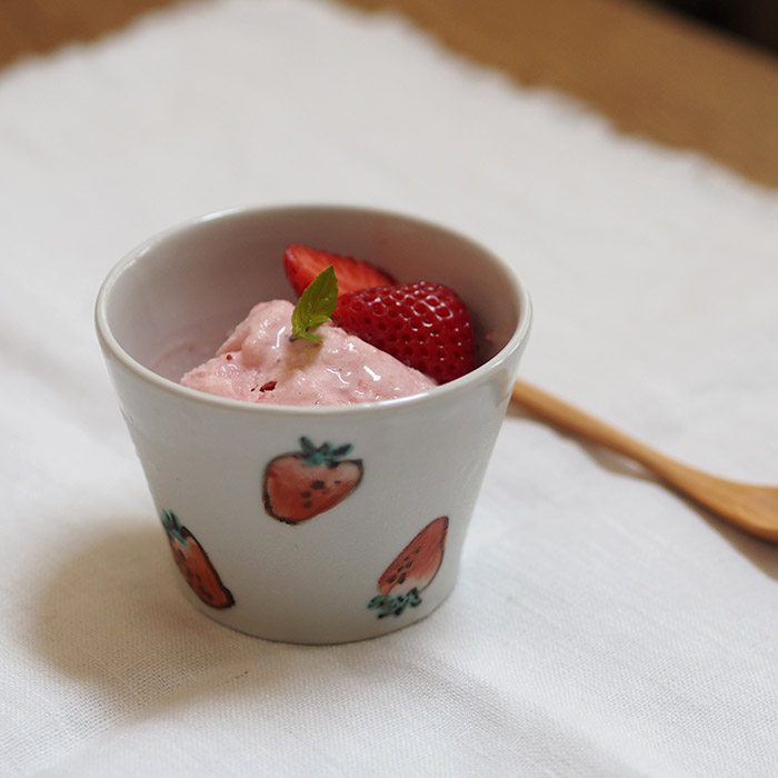 堀畑蘭　色絵いちご　蕎麦猪口
