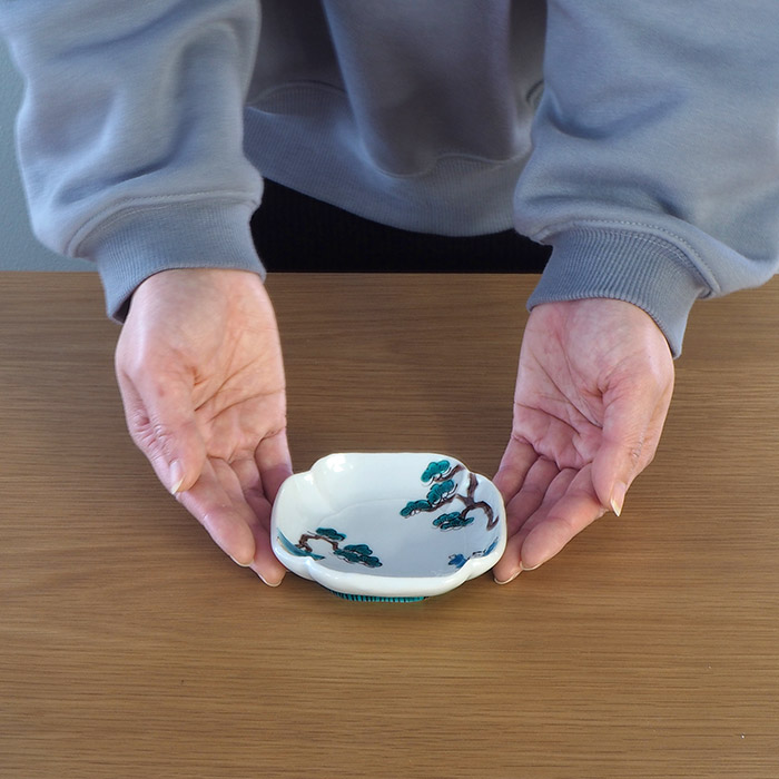 堀畑蘭　隅入豆皿　色絵唐子と松