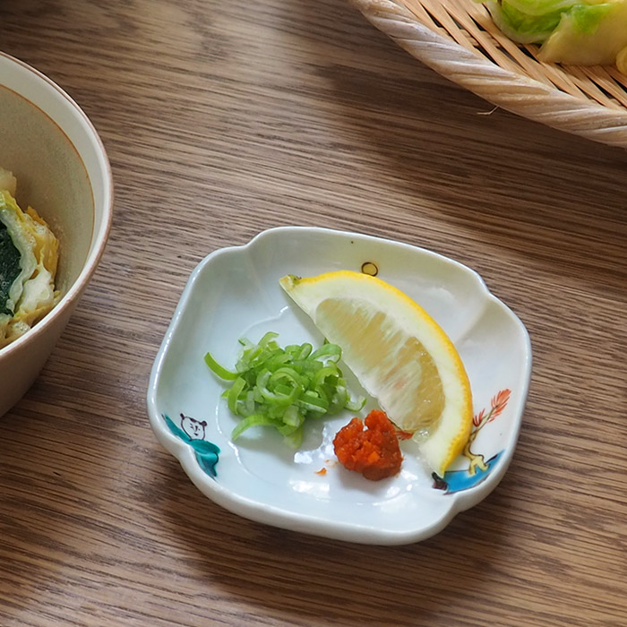 堀畑蘭　隅入豆皿　色絵唐子と赤松