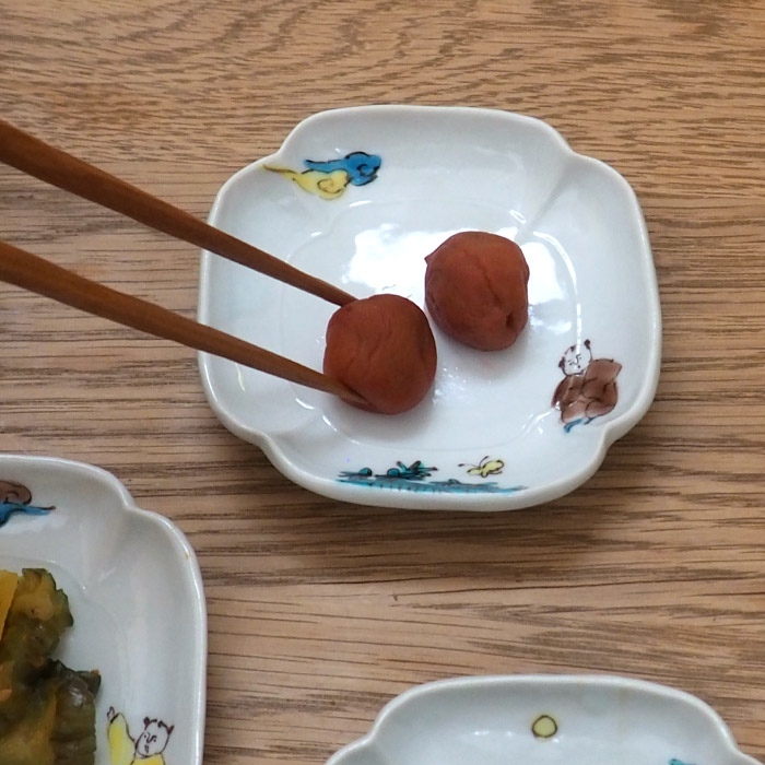 堀畑蘭　隅入豆皿　色絵唐子とちょうちょう