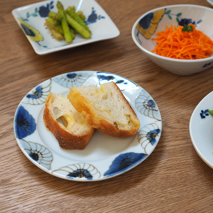 九谷青窯　高原真由美　呉須鉄渕花尽くし　5.5寸皿