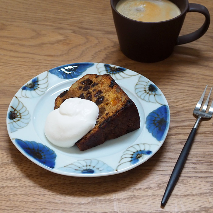 九谷青窯　高原真由美　呉須鉄渕花尽くし　5.5寸皿