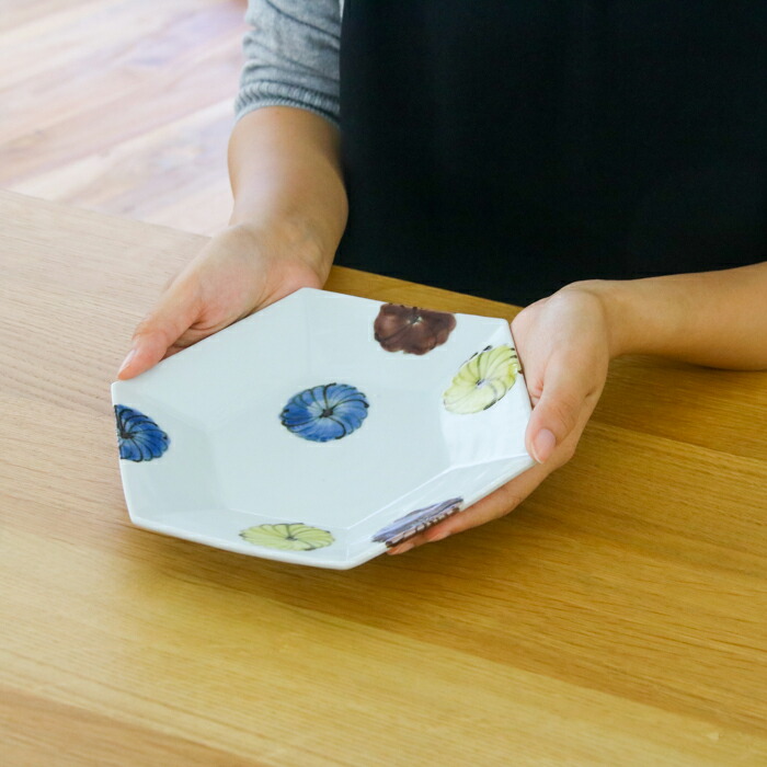 九谷青窯　横井佳乃　色絵八重花　六角深皿