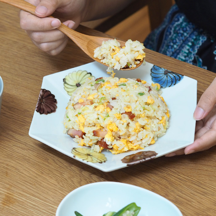 九谷青窯　横井佳乃　色絵八重花　六角深皿