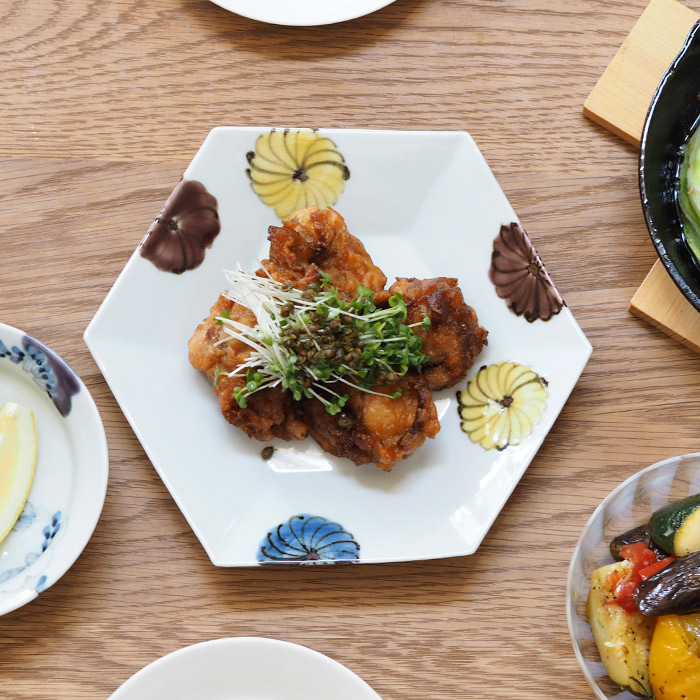 九谷青窯　横井佳乃　色絵八重花　六角深皿