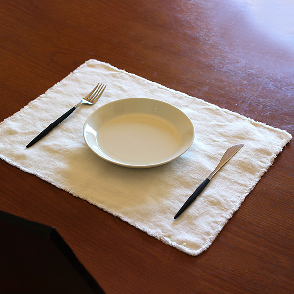 リネンテイルズ　フリンジ　プレイスマット　ホワイト　35×45　/　LINEN　TALES