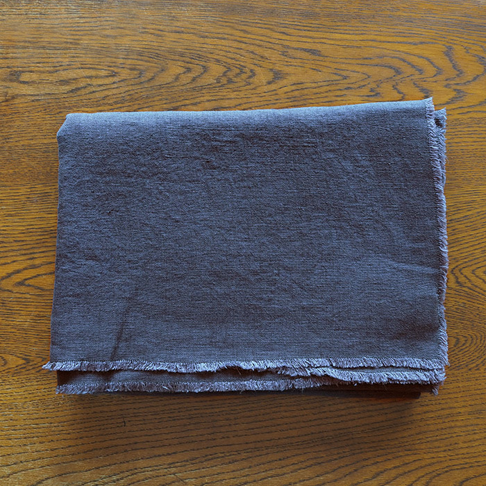 リネンテイルズ　フリンジ　テーブルクロス　ダークグレー　140×200　/　LINEN　TALES