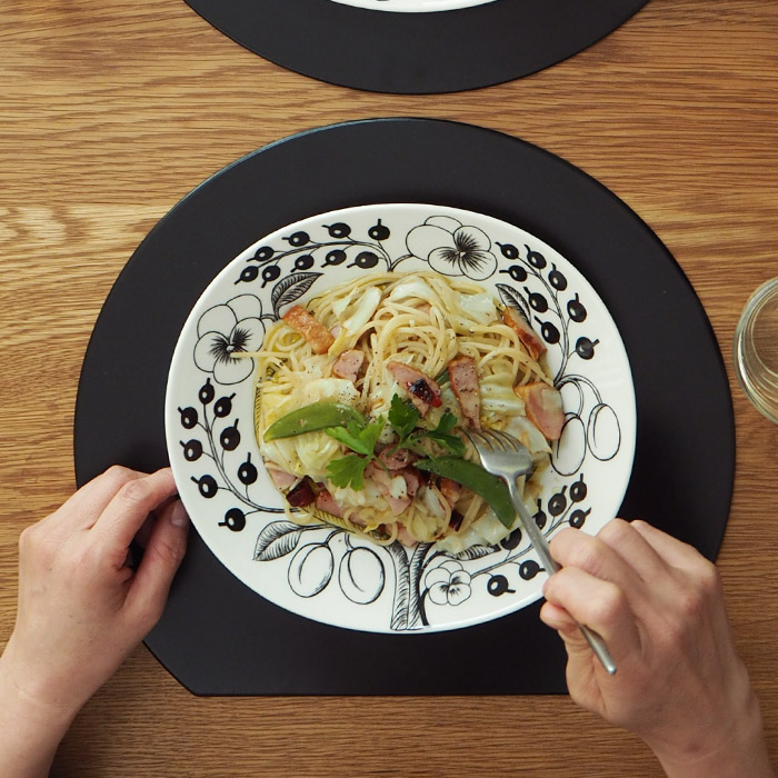 【プロキッチンオリジナル】【2枚セット】半月盆　両面　黒×赤　/　PROKITCHEN