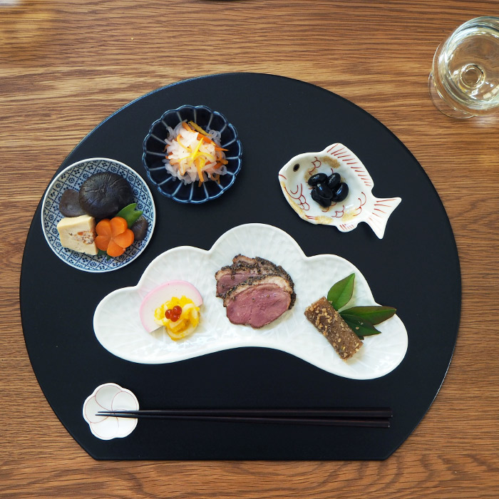 【プロキッチンオリジナル】【単品】半月盆　両面　黒×赤　/　PROKITCHEN