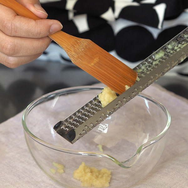 マイクロプレイン　プレミアムシリーズ　ゼスターグレーター　ホワイト　/　Microplane