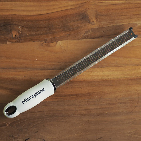 マイクロプレイン　プレミアムシリーズ　ゼスターグレーター　ホワイト　/　Microplane