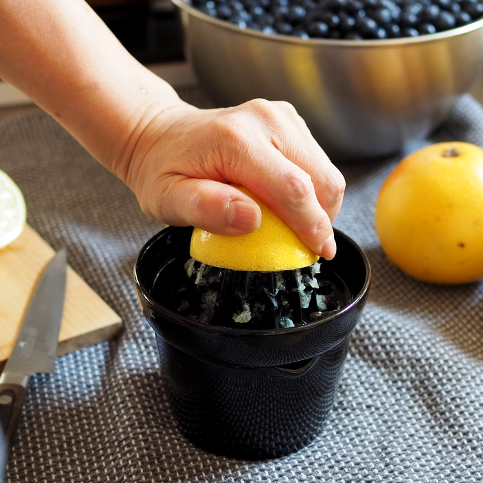 かもしか道具店　レモンのしぼり器　黒