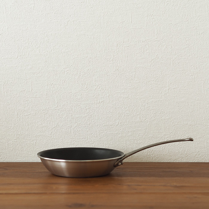 中尾アルミ製作所　シルクフライパン　浅型（新ステンキャスト）　18cm