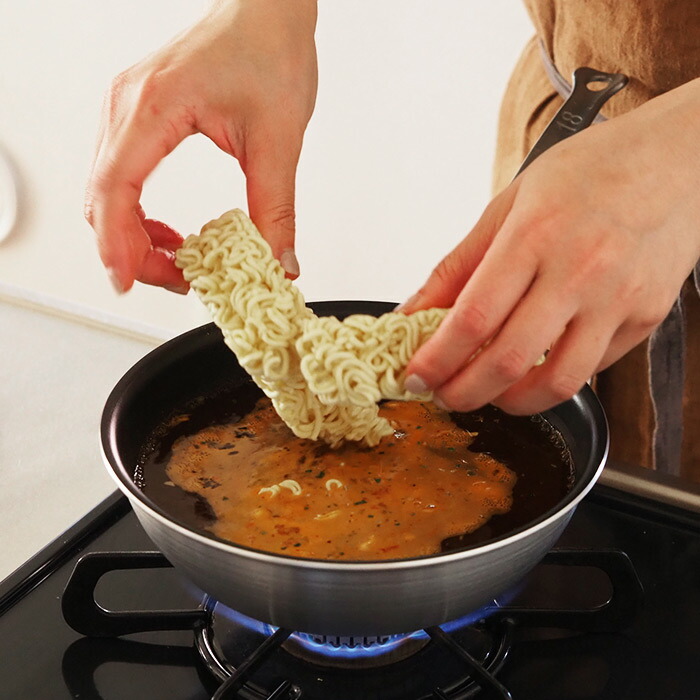 中尾アルミ製作所　シルクフライパン　深型（新ステンキャスト）　18cm