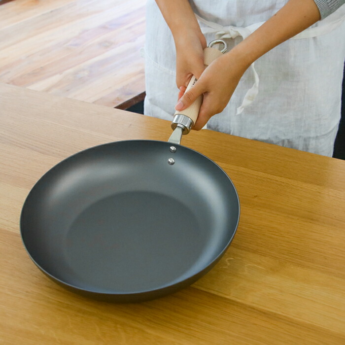 リバーライト　極　JAPAN　フライパン　28cm　IH対応　/　RIVER　LIGHT