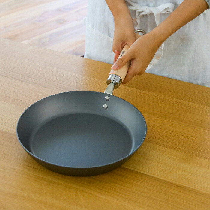 リバーライト　極　JAPAN　厚板フライパン　24cm　IH対応　/　RIVER　LIGHT