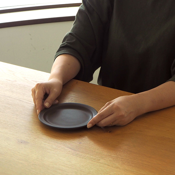 【プロキッチン別注】SAKUZAN　Sara　プレート　14cm　チョコレートブラウン　