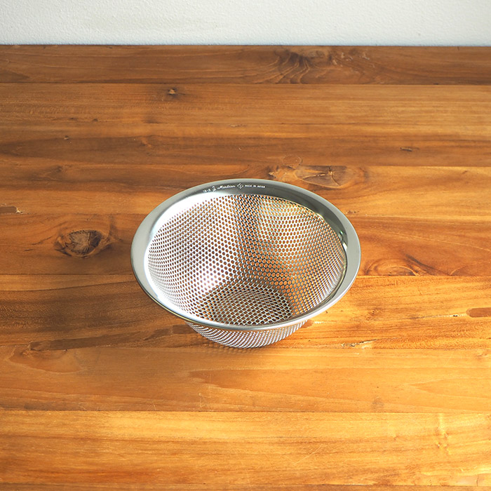 柳宗理　パンチングストレーナー　16cm　/　Sori　Yanagi