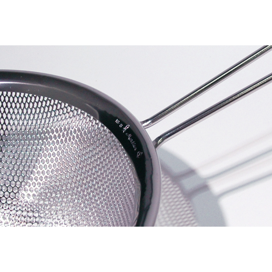 柳宗理　手付きパンチングストレーナー　23cm　/　Sori　Yanagi