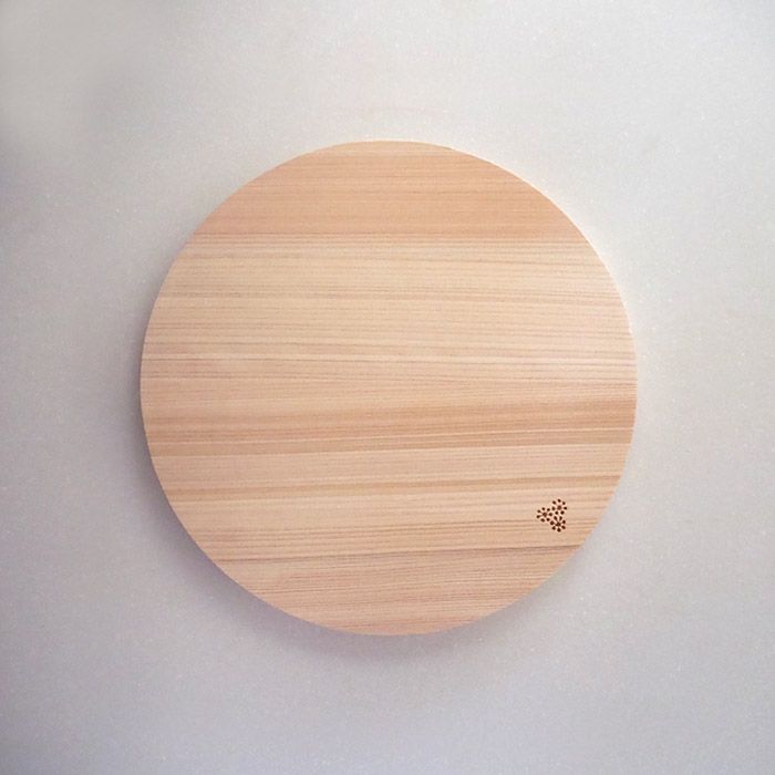 【プロキッチンオリジナル】四万十ひのき　まるいまな板　25cm（1.5cm厚）　/　PROKITCHEN
