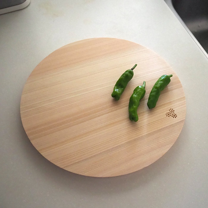 【プロキッチンオリジナル】四万十ひのき　まるいまな板　25cm（1.5cm厚）　/　PROKITCHEN