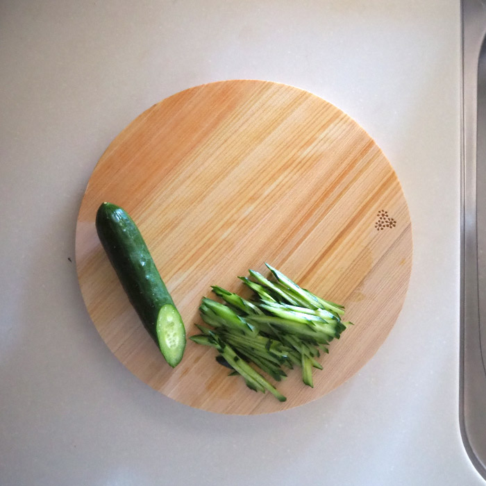 【プロキッチンオリジナル】四万十ひのき　まるいまな板　25cm（1.5cm厚）　/　PROKITCHEN