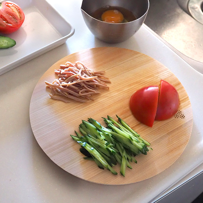 【プロキッチンオリジナル】四万十ひのき　まるいまな板　25cm（1.5cm厚）　/　PROKITCHEN