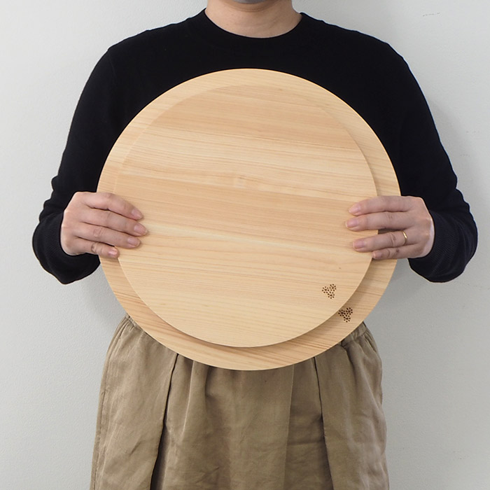 【プロキッチンオリジナル】四万十ひのき　まるいまな板　30cm（2cm厚）　/　PROKITCHEN