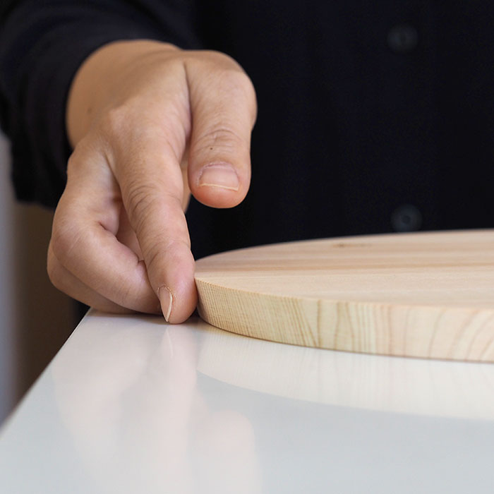 【プロキッチンオリジナル】四万十ひのき　まるいまな板　25cm（1.5cm厚）　/　PROKITCHEN