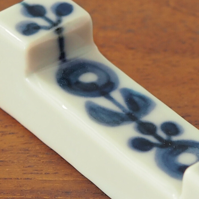 徳永遊心窯　染付　呉須輪花繋ぎ　箸置き