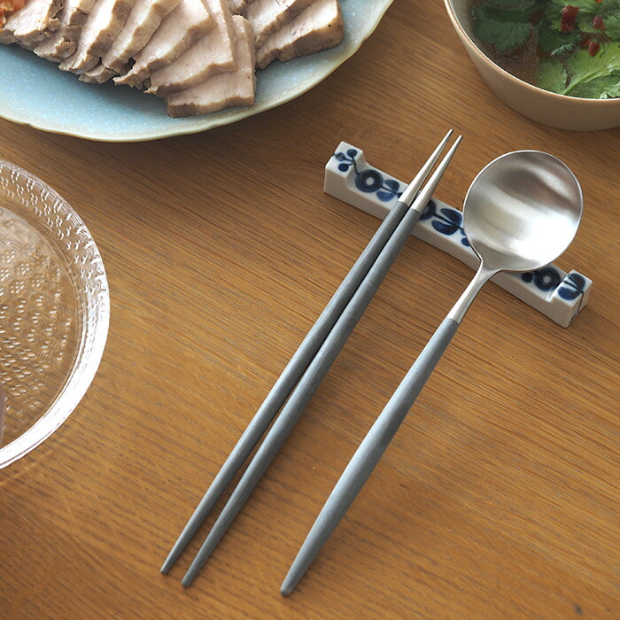 徳永遊心窯　染付　呉須輪花繋ぎ　カトラリーレスト