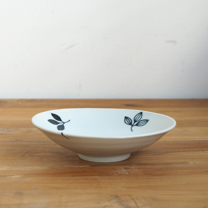 徳永遊心窯　黒呉須　舞葉　楕円浅鉢