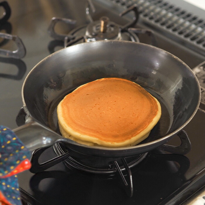 【公式】山田工業所　鉄打出【丸柄フライパン】 （2.3mm） 22cm 空焚き済み